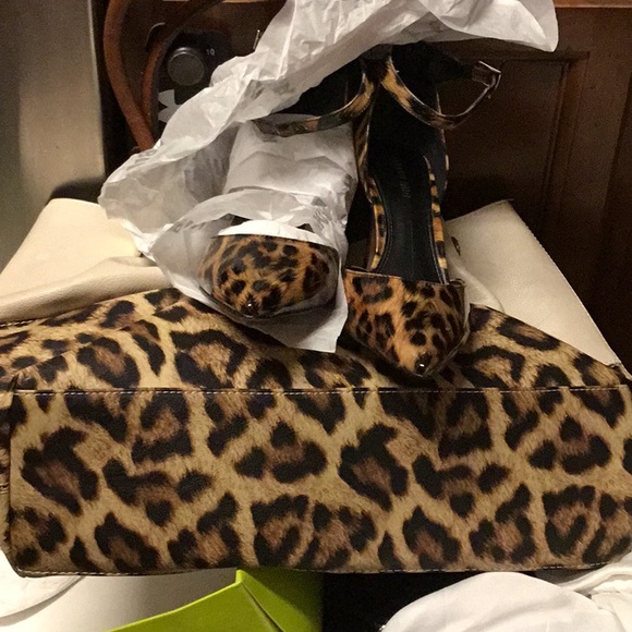 Bundle: both new…4” heels and tote. Gianni Bini shoes and Call it Spring tote. - Picture 1 of 8